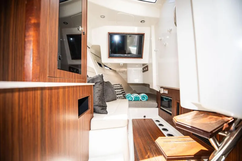 Bahama Momba Yacht Photos Pics 