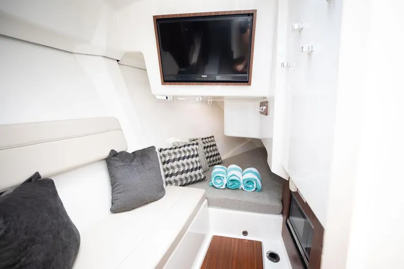 Bahama Momba Yacht Photos Pics 