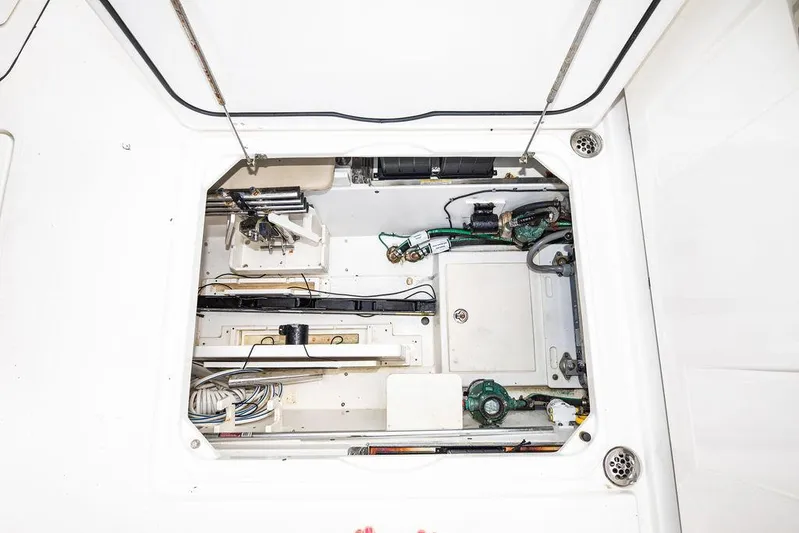 Bahama Momba Yacht Photos Pics 