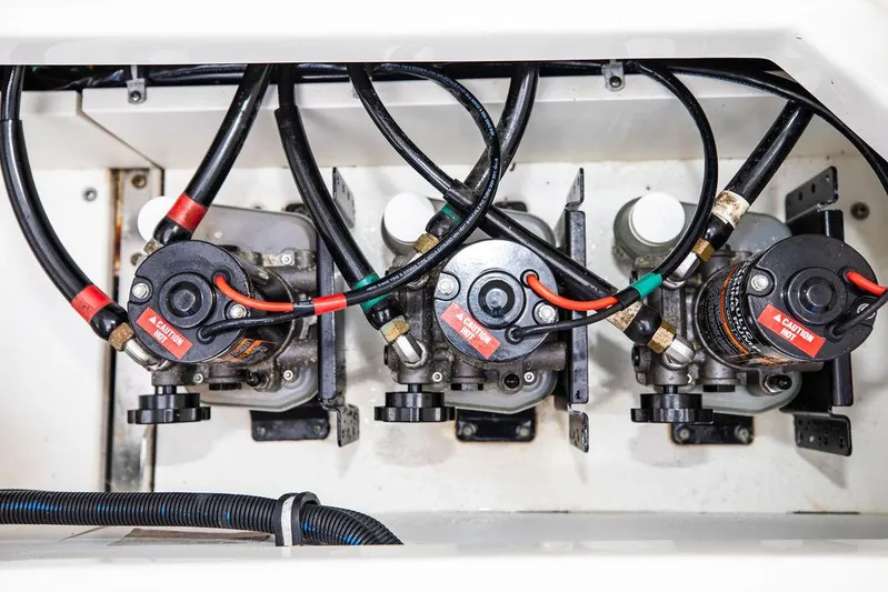 Bahama Momba Yacht Photos Pics 