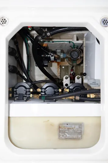 Bahama Momba Yacht Photos Pics 