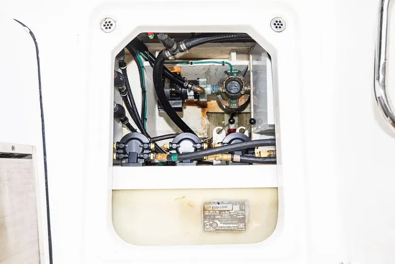 Bahama Momba Yacht Photos Pics 