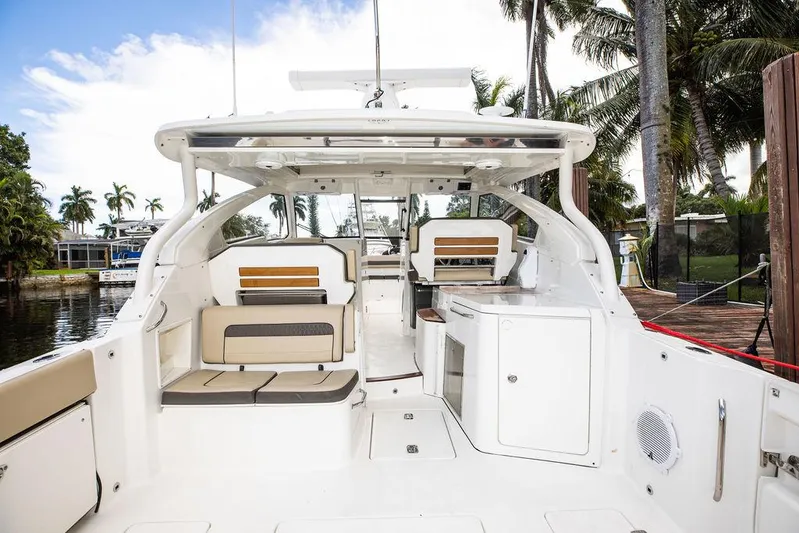 Bahama Momba Yacht Photos Pics 