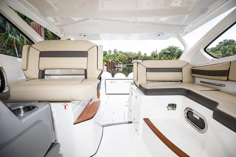 Bahama Momba Yacht Photos Pics 