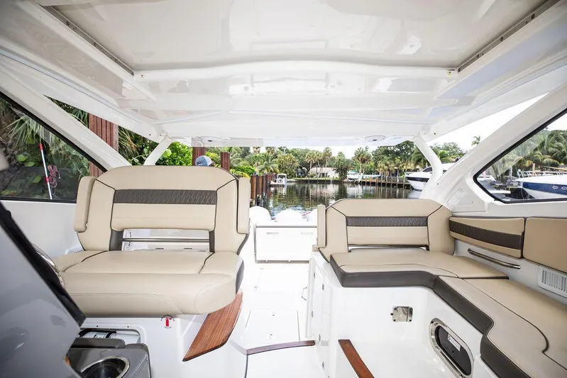 Bahama Momba Yacht Photos Pics 