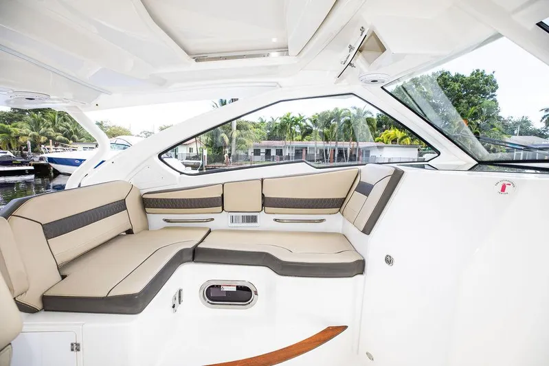 Bahama Momba Yacht Photos Pics 