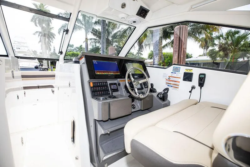 Bahama Momba Yacht Photos Pics 