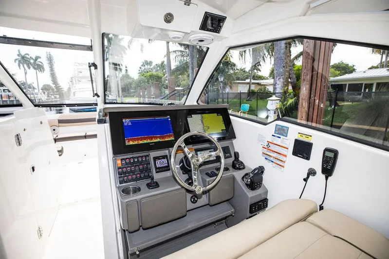 Bahama Momba Yacht Photos Pics 