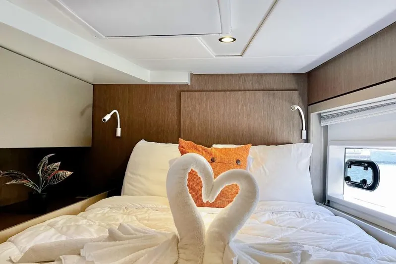Breezin Yacht Photos Pics Luxurious Bali 4.6 yacht bedroom with swan towel art, 2022 model.