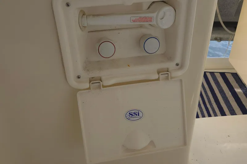 Nite Owl Yacht Photos Pics hot and cold water shower