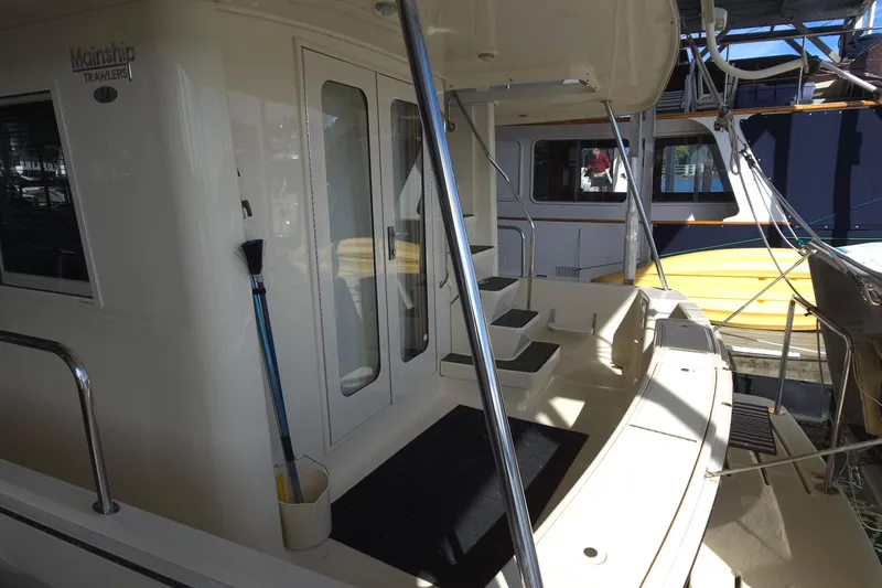 Nite Owl Yacht Photos Pics aft deck area