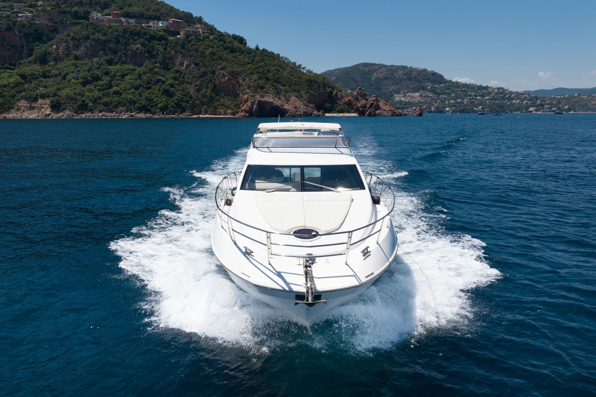 2010 Azimut 46 