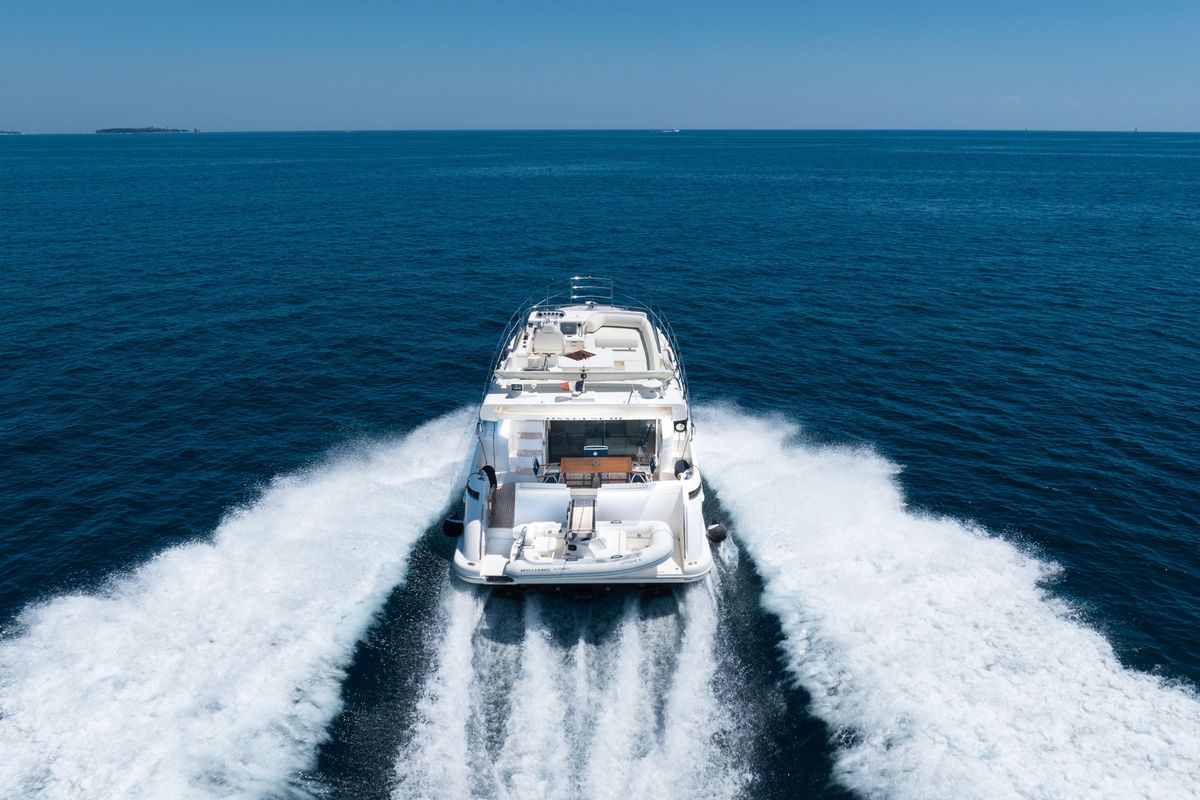 2010 Azimut 46 
