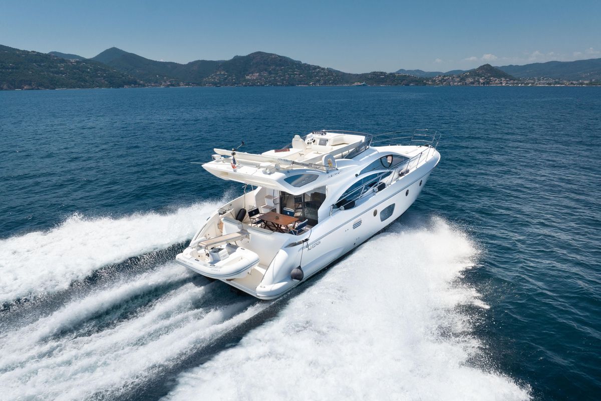 2010 Azimut 46 