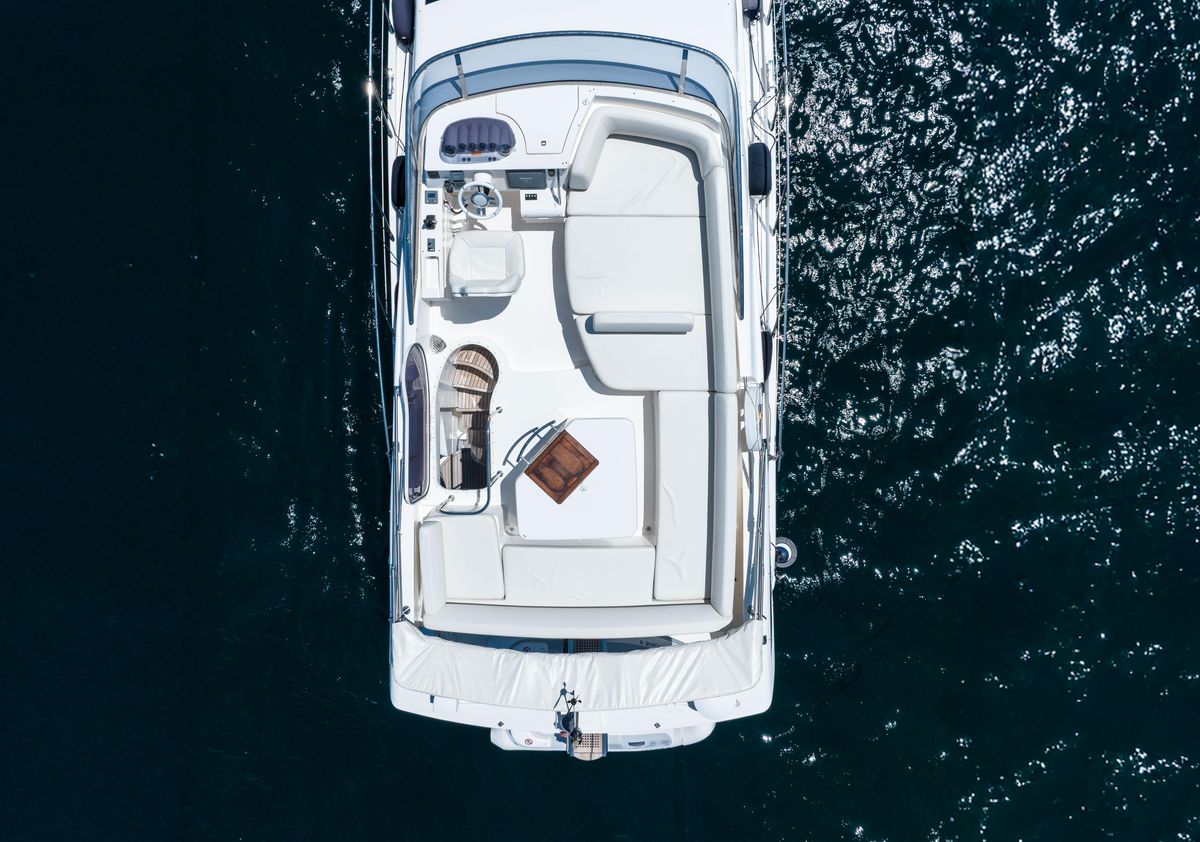 2010 Azimut 46 