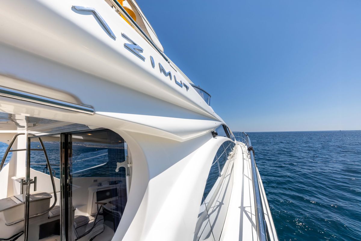 2010 Azimut 46 