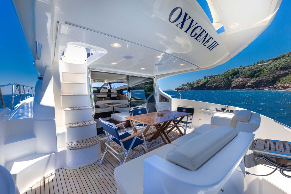 2010 Azimut 46 