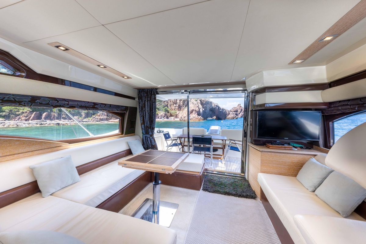 2010 Azimut 46 