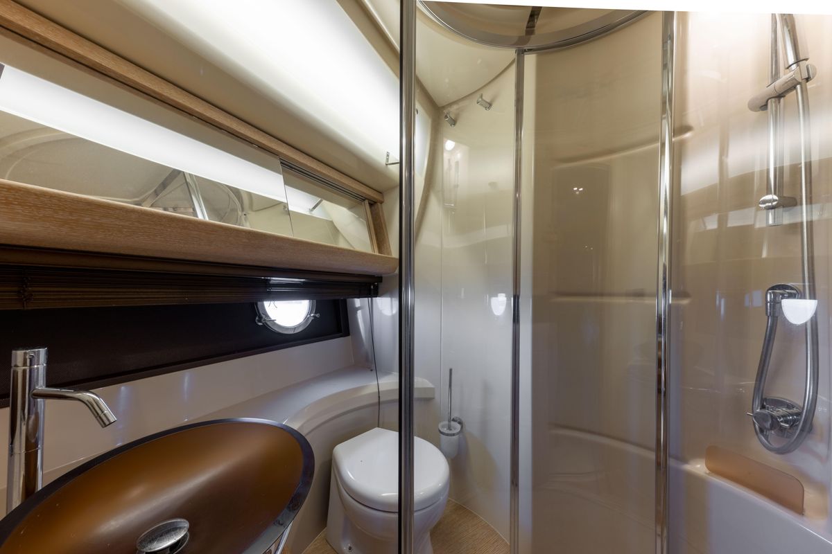 2010 Azimut 46 