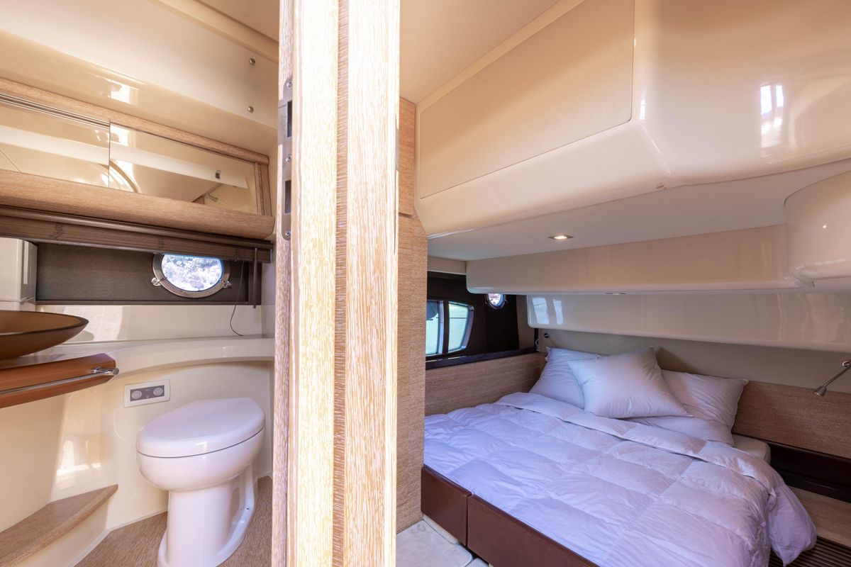 2010 Azimut 46 