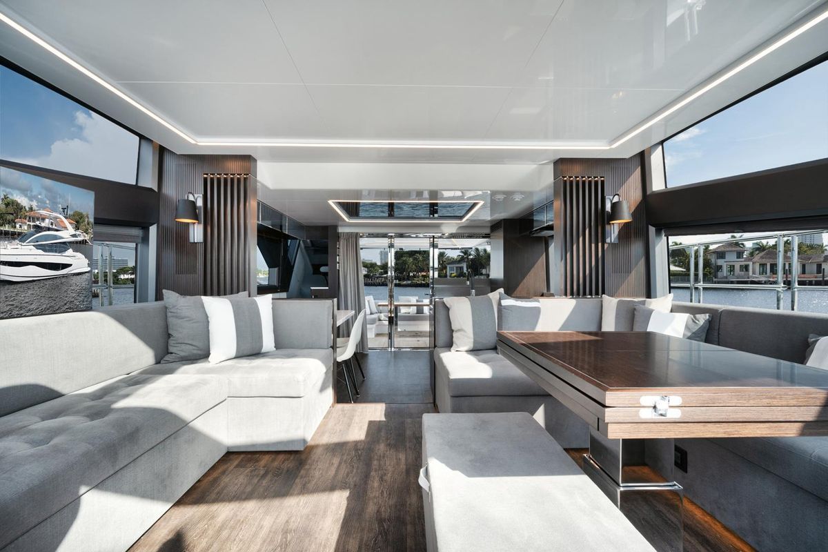 2022 Pearl 62 