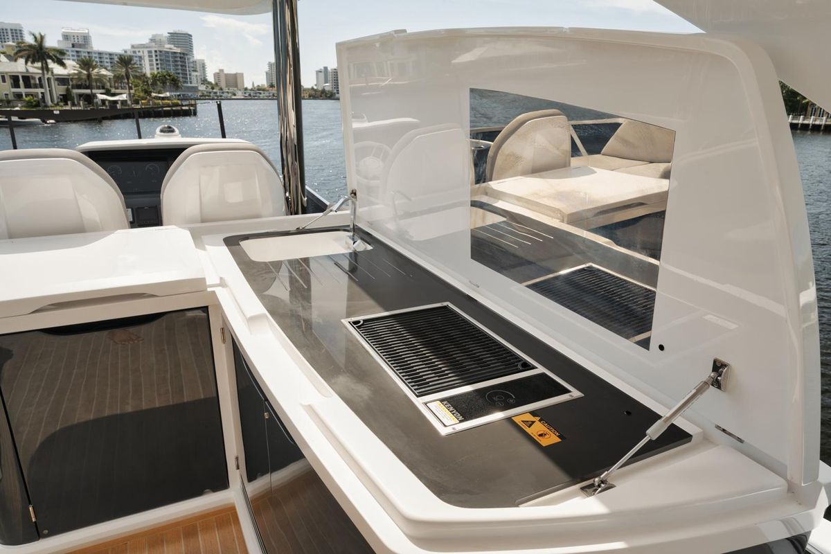 2022 Pearl 62 