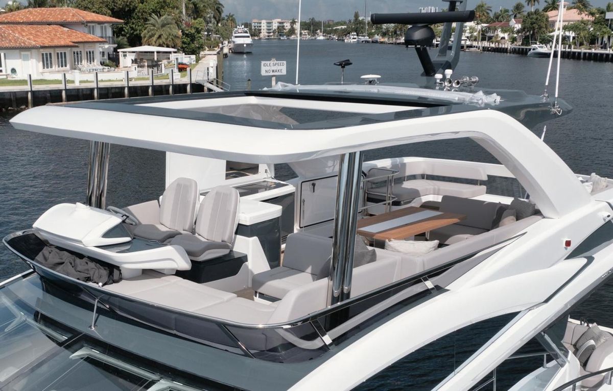 2022 Pearl 62 