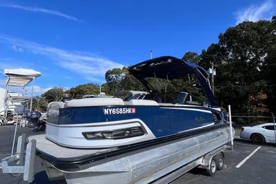Avalon Excalibur Elite Windshield - 27'