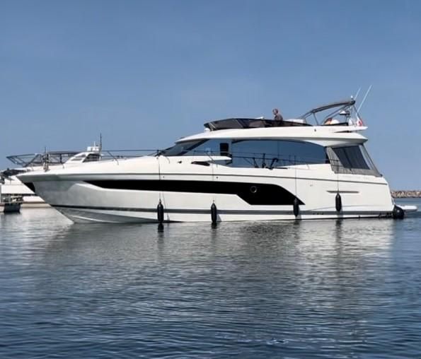 2021 Prestige 61 