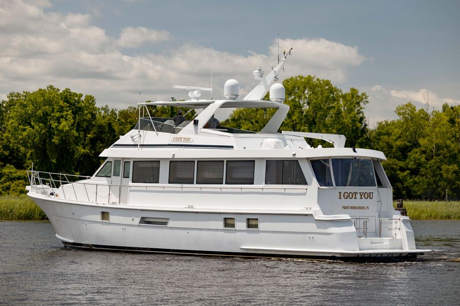 1998 Hatteras 74 Sport Deck Motor Yacht