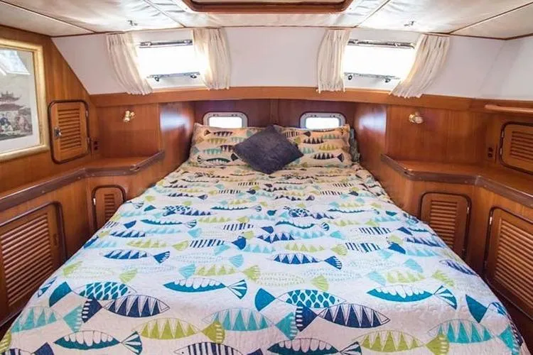 Wild Spirit Yacht Photos Pics Cozy cabin bedroom in 1999 Passport 456 yacht with fish-patterned bedding.