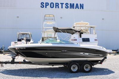 2005 Sea Ray 220 Select