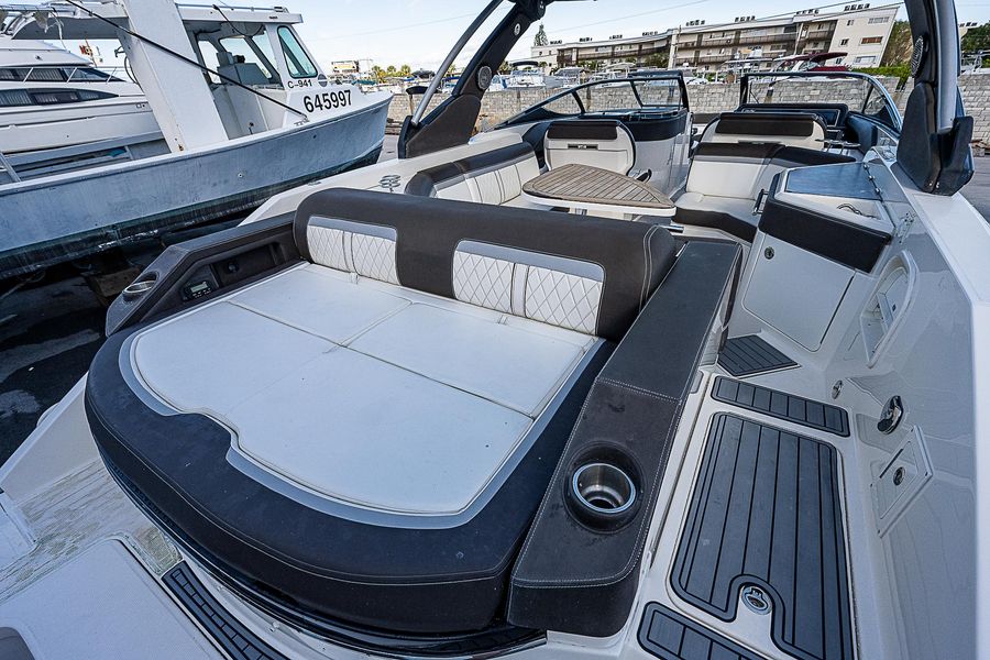 2017 Sea Ray SLX 310 OB