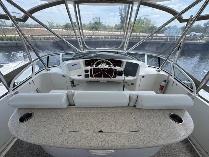 Moe-tour-inn Yacht Photos Pics 12 2004 Silverton 43 Flybridge_helm_station