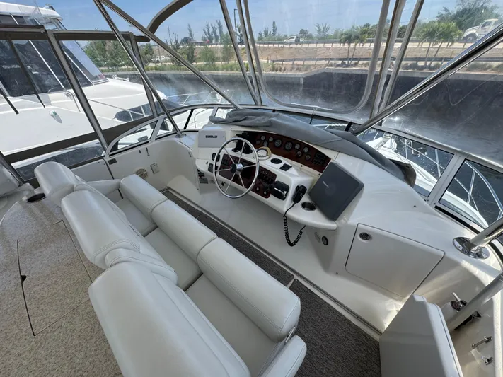 Moe-tour-inn Yacht Photos Pics 13 2004 Silverton 43 Flybridge_helm