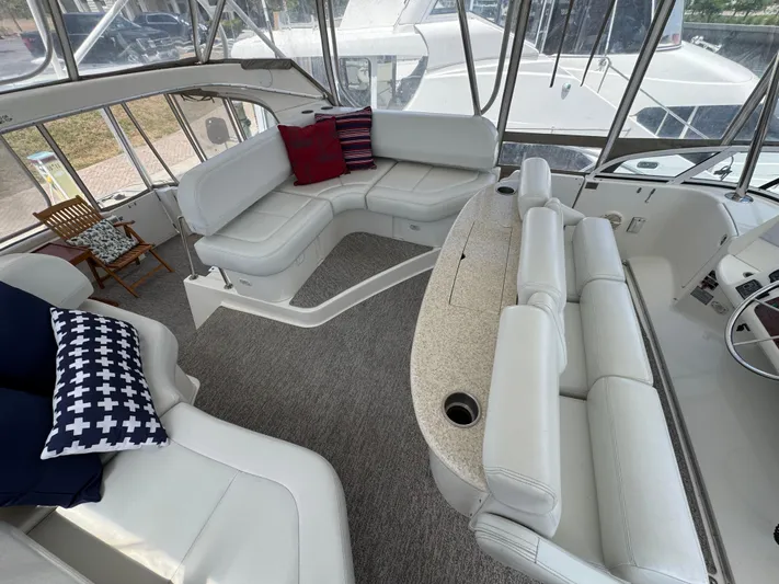 Moe-tour-inn Yacht Photos Pics 14 2004 Silverton Flybridge_seating