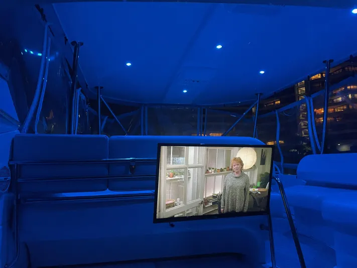 Moe-tour-inn Yacht Photos Pics 24 2004 Silverton 43 Flybridge Entertainment