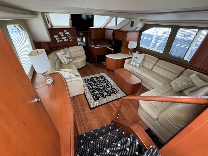 Moe-tour-inn Yacht Photos Pics 25 2004 Silverton 43 Salon Entrance