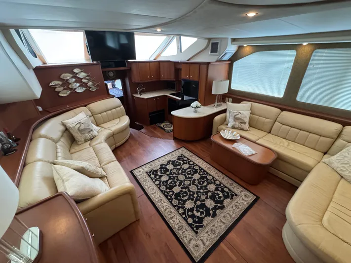 Moe-tour-inn Yacht Photos Pics 26 2004 Silverton 43 Salon_Entrance_2_looking_forward