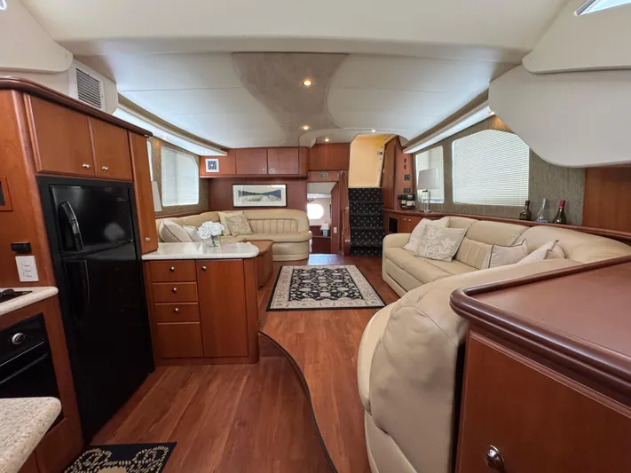 Moe-tour-inn Yacht Photos Pics 29 2004 Silverton 43 Salon_looking_aft_3