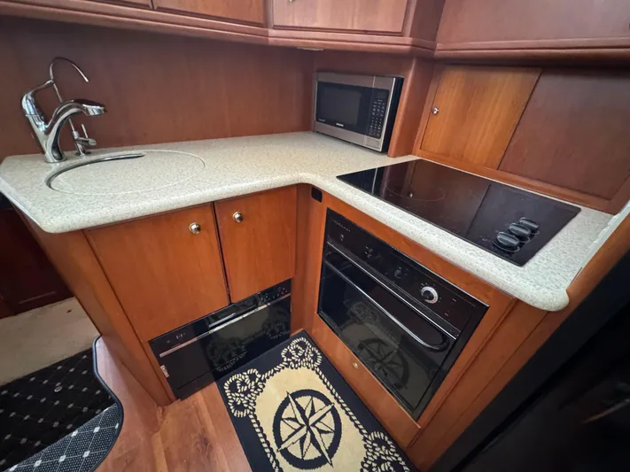 Moe-tour-inn Yacht Photos Pics 33 2004 Silverton 43 Galley