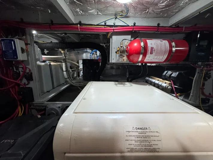 Moe-tour-inn Yacht Photos Pics 55 2004 Silverton 43 Engine Room