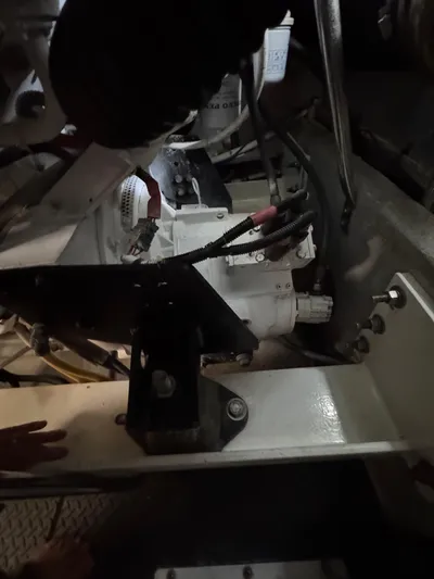 Moe-tour-inn Yacht Photos Pics 59 2004 Silverton 43 Engine Room