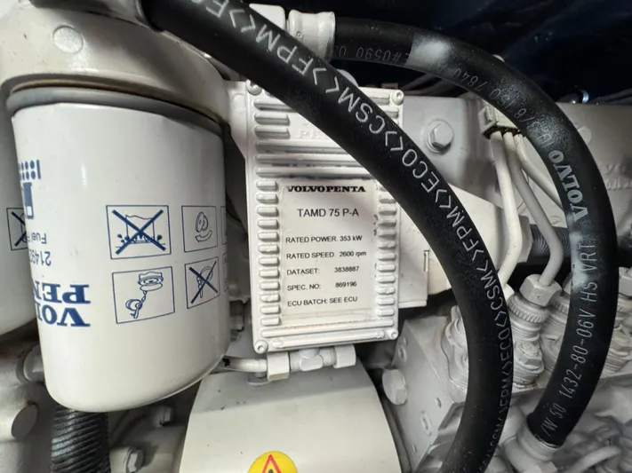 Moe-tour-inn Yacht Photos Pics 60 2004 Silverton 43 Engine Room