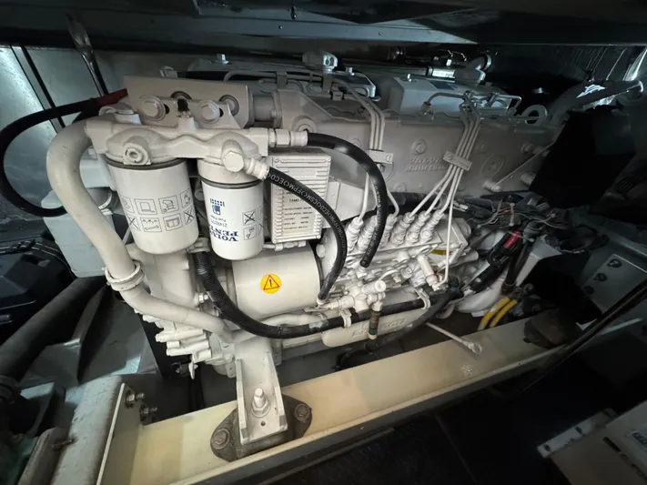 Moe-tour-inn Yacht Photos Pics 66 2004 Silverton 43 Engine Room