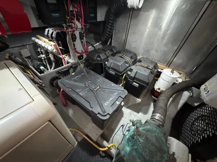 Moe-tour-inn Yacht Photos Pics 67 2004 Silverton 43 Engine Room