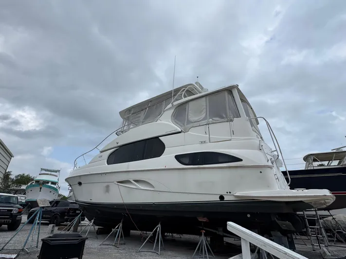 Moe-tour-inn Yacht Photos Pics 75 2004 Silverton 43 Exterior