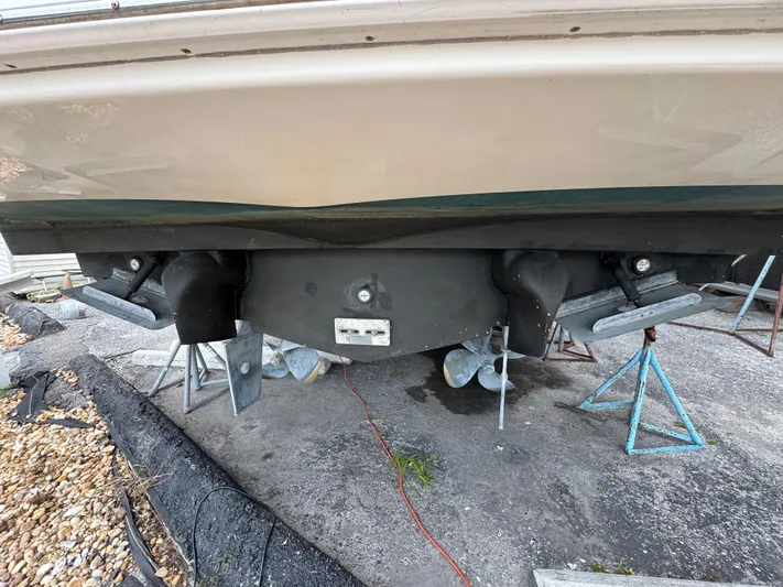 Moe-tour-inn Yacht Photos Pics 78 2004 Silverton 43 Exterior Props