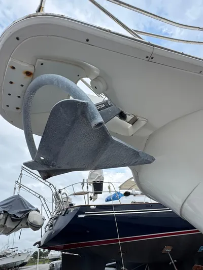 Moe-tour-inn Yacht Photos Pics 79 2004 Silverton 43 Exterior Props