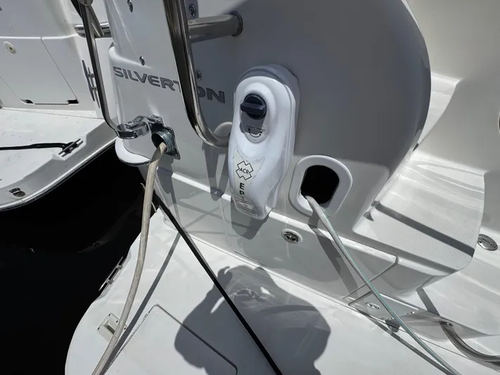 Moe-tour-inn Yacht Photos Pics 87 2004 Silverton 43 Exterior